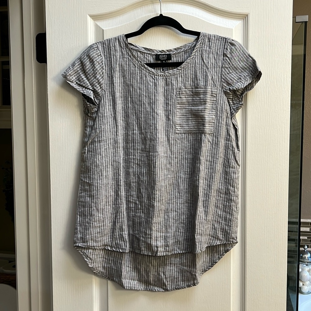 White and dark gray blouse.